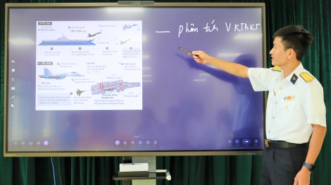 Học viện Hải quân tập huấn khai thác trang thiết bị đào tạo hiện đại, thúc đẩy chuyển đổi số