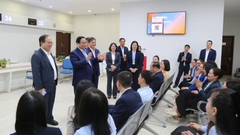 Thời sự 21h30 27/1/2026: Cán bộ trung tâm hành chính công phải chủ động, tận tâm phục vụ nhân dân