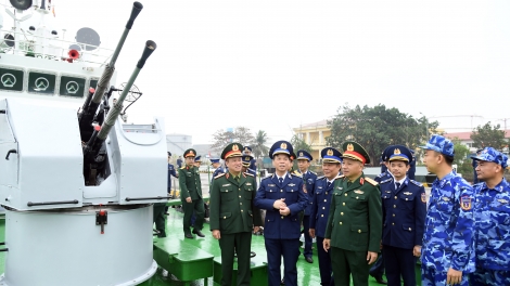 Thượng tướng Lê Quang Minh kiểm tra công tác sẵn sàng chiến đấu, chúc Tết BTL Vùng Cảnh sát biển 1