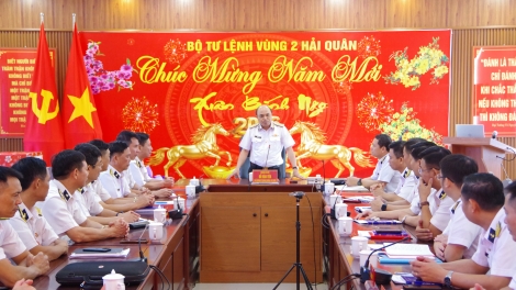Kiểm tra công tác sẵn sàng chiến đấu, chúc Tết tại Vùng 2 Hải quân