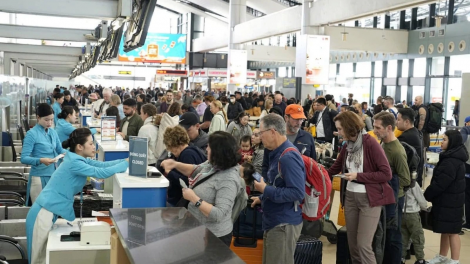 Thời sự 12h 9/2/2026: Cận Tết, vé máy bay, tàu hỏa, xe khách tăng giá, nhiều chặng cháy vé