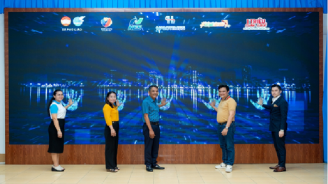 Trao tặng “Thư viện số – Về quê làm giàu” tại xã Phú Giáo, TP.HCM