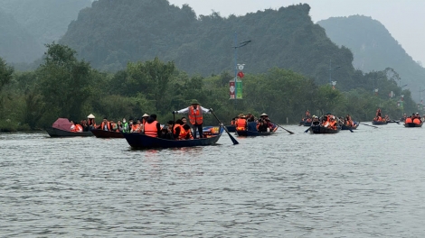 Về Chùa Hương đầu xuân: Miễn phí vé tham quan, giao thông ổn định