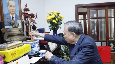 Tổng Bí thư Tô Lâm dâng hương tưởng niệm nhân 120 năm Ngày sinh Thủ tướng Chính phủ Phạm Văn Đồng
