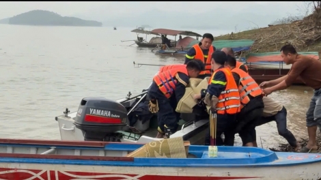 Tìm thấy thêm thi thể 4 nạn nhân mất tích sau vụ lật thuyền trên hồ Thác Bà 