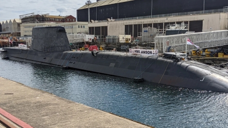 Lần đầu tiên tàu ngầm hạt nhân của Anh cập cảng Australia