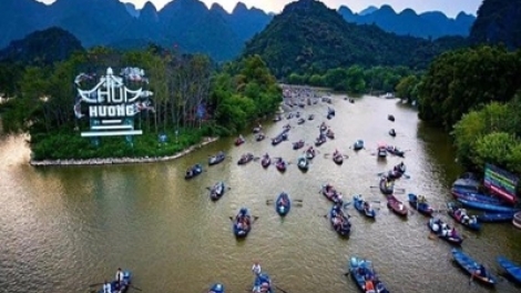 Kiên quyết 'nói không' với đò chở khách không mặc áo phao tại chùa Hương