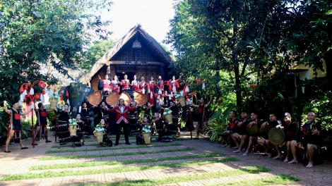 Những buôn làng hạnh phúc nơi đại ngàn Đắk Lắk