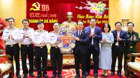 Xuân gắn kết quân – dân: Vùng 3 Hải quân chúc Tết lãnh đạo Đà Nẵng, TP Hồ Chí Minh