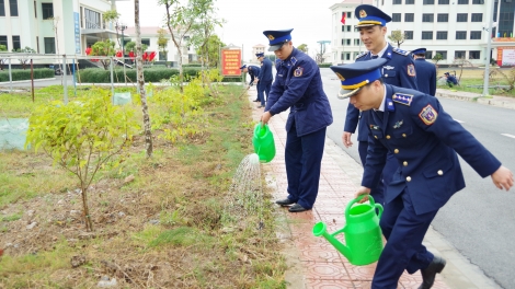  Hải đoàn 11 Cảnh sát biển trồng hơn 10.000 cây xanh trong ngày ra quân "Tết trồng cây"