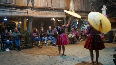 Trải nghiệm văn hóa Mông cùng HomstayA Chu trên đường xuân Tây Bắc