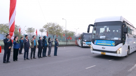 LĐLĐ thành phố Hà Nội tổ chức 26 chuyến xe đưa 1.200 công nhân về quê đón Tết