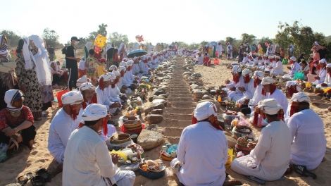 Rộn ràng lễ tảo mộ, khởi đầu cho mùa lễ hội Ramưwan 2026