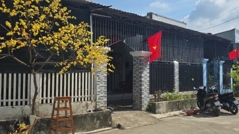 Sáng đèn sau lũ dữ, Xuân về từ những mái nhà mới