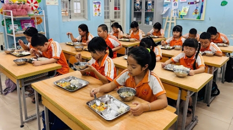 Tổ chức Y tế Thế giới chính thức ban hành bộ hướng dẫn tiêu chuẩn toàn cầu về bữa ăn học đường