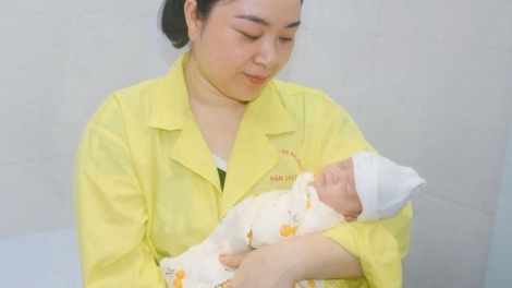Nuôi dưỡng thành công bé gái sinh non 28 tuần, nặng 900gram tại Bắc Ninh