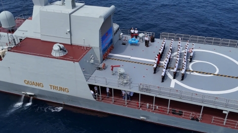 Xích đạo ghi dấu ấn Tàu 016-Quang Trung