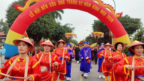 Rộn ràng Lễ hội đền Cửa Ông