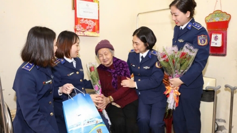 Những nữ quân nhân cảnh sát biển kiên cường, giàu lòng nhân ái 