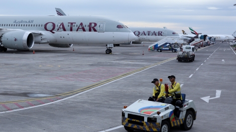 Thời sự 21h30 1/3/2026: Hàng nghìn hành khách bị mắc kẹt do nhiều sân bay tại Trung Đông đóng cửa