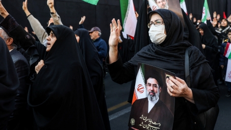 Người Iran cam kết trung thành với tân Đại giáo chủ