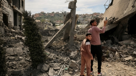 Iran tăng cường tấn công Israel và các nước Vùng Vịnh; Houthi chính thức tham chiến