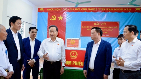 Chủ tịch Quốc hội Trần Thanh Mẫn kiểm tra công tác chuẩn bị bầu cử tại Nghệ An