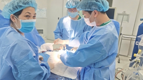 Cấp cứu thành công bệnh nhi 2 tuổi chấn thương sọ não nặng do ngã cầu thang