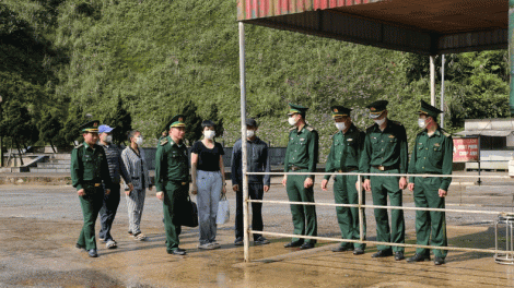 Đưa người qua biên giới trái phép: Dấu hiệu và cách báo tin an toàn