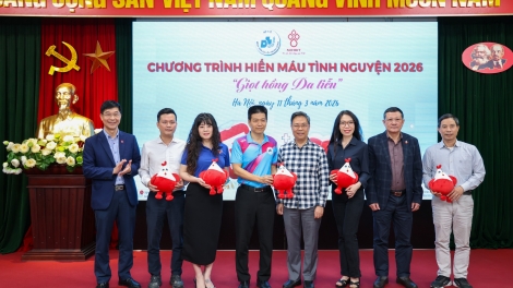 Khi các thầy thuốc hiến máu cứu người