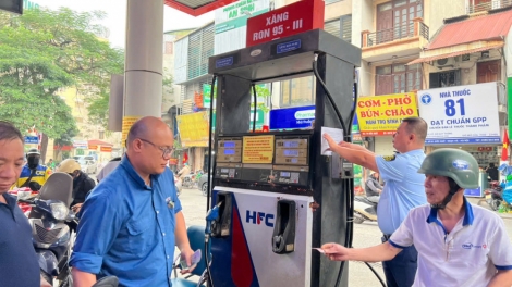 Tăng cường kiểm tra, giám sát hoạt động kinh doanh xăng dầu, ngăn chặn găm hàng, tăng giá bất hợp lý