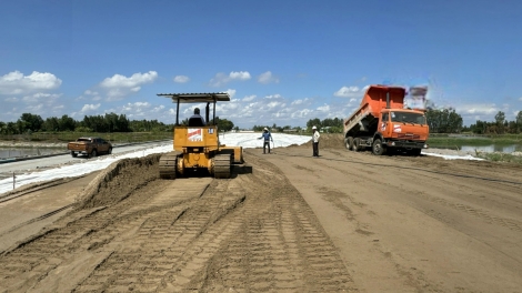 Giá nguyên vật liệu biến động, nhà thầu tìm cách vượt khó