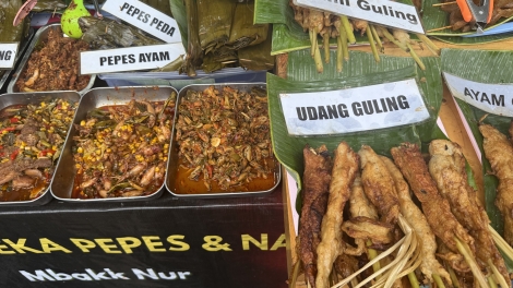 Khám phá chợ ẩm thực cho bữa ăn “xả chay” trong tháng lễ Ramadan tại Indonesia