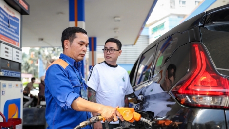 Giá xăng dầu đồng loạt tăng mạnh từ 23h ngày 19/3; Xăng RON95-III có giá 30.690 đồng/lít