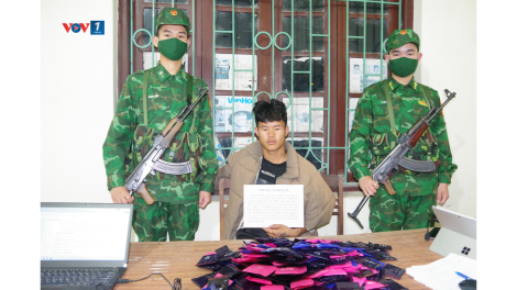 Bắt quả tang nam thanh niên vận chuyển 60.000 viên ma túy tổng hợp qua tuyến biên giới Điện Biên