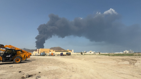 Cảnh báo nguy cơ sức khỏe từ những cơn “mưa đen” sau các đợt không kích vào cơ sở dầu mỏ ở Iran