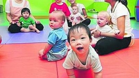  Phụ huynh tại Singapore có thể nghỉ tới 30 tuần để chăm con sơ sinh từ ngày 1/4