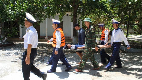 Bệnh xá đảo Song Tử Tây cấp cứu kịp thời ngư dân bị giảm áp do lặn sâu