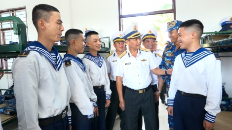 Tư lệnh Vùng 4 Hải quân kiểm tra công tác tiếp nhận và huấn luyện chiến sĩ mới