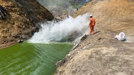 Chung tay “giải cứu” hồ nhân tạo cao nhất Việt Nam