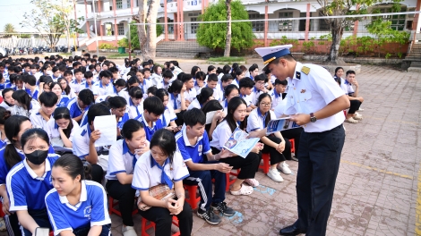 Lữ đoàn 175 đẩy mạnh tuyên truyền, thu hút nguồn nhân lực Hải quân năm 2026