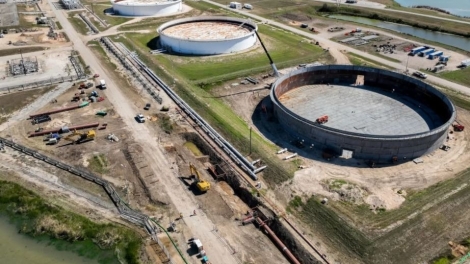 Thế giới xả kho dầu khẩn cấp trước cú sốc năng lượng Trung Đông