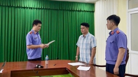 Liên quan đến vụ nữ sinh 14 tuổi tử vong, Vĩnh Long tước danh hiệu 2 cán bộ Công an