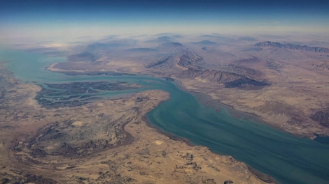 Thế giới chao đảo khi Iran “khóa chặt” eo biển Hormuz