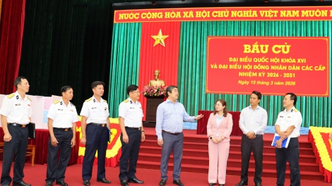 Kiểm tra công tác chuẩn bị bầu cử tại điểm bầu cử Học viện Hải quân