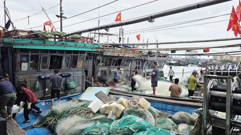  Xăng dầu tăng giá: Ngư dân miền Trung ứng phó giải pháp tiết kiệm