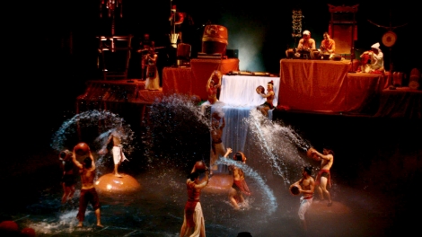 Văn hóa truyền thống trên sân khấu đương đại