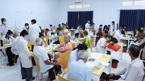 Khám bệnh và cấp thuốc miễn phí cho gần 4.000 người dân