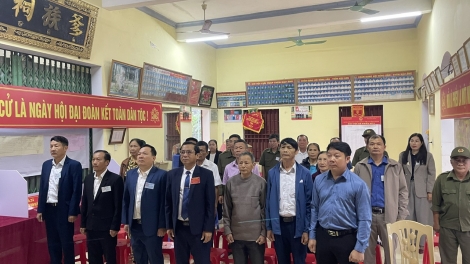 Chuông nhà thờ ngân vang trong ngày bầu cử