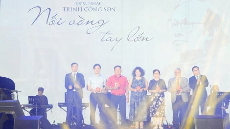 “Nối vòng tay lớn” – 25 năm nhạc Trịnh Công Sơn, một nhịp cầu nối những thế hệ